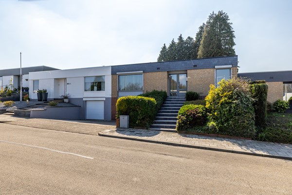 Foto - Te koop: Semi bungalow met veel woonoppervlakte gelegen in Haanrade
